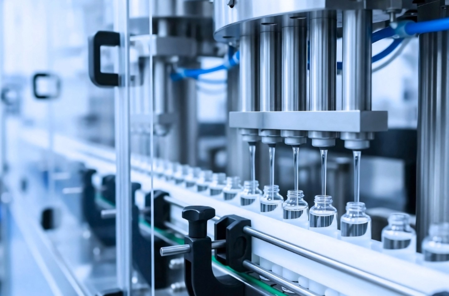 Anlagen-Maschinen-Serumherstellungsprozess unter Verwendung von Abfüllmaschinen in Produktionsanlagen