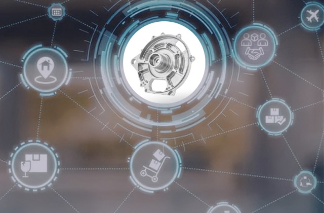 Ein Fertigungsteil der Luft- und Raumfahrt ist umgeben von zusätzlichen Dienstleistungen wie Beratung, Fertigung, Beschichtung, Qualitätssicherung, Reinigung, Verpackun, Versand